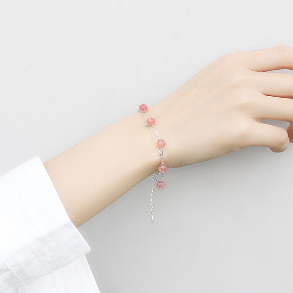 Brățară de damă într-un stil blând