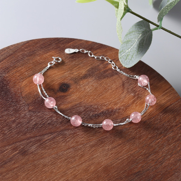 Brățară de damă într-un stil blând