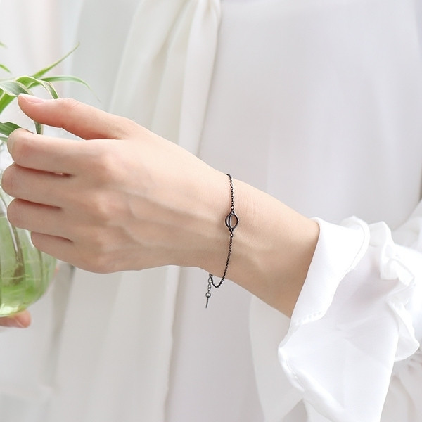 Κομψό γυναικείο βραχιόλι 