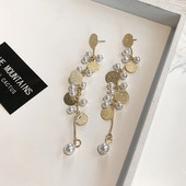 Cercei lungi de dama cu perle decorative de culoare aurie