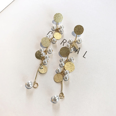 Cercei lungi de dama cu perle decorative de culoare aurie