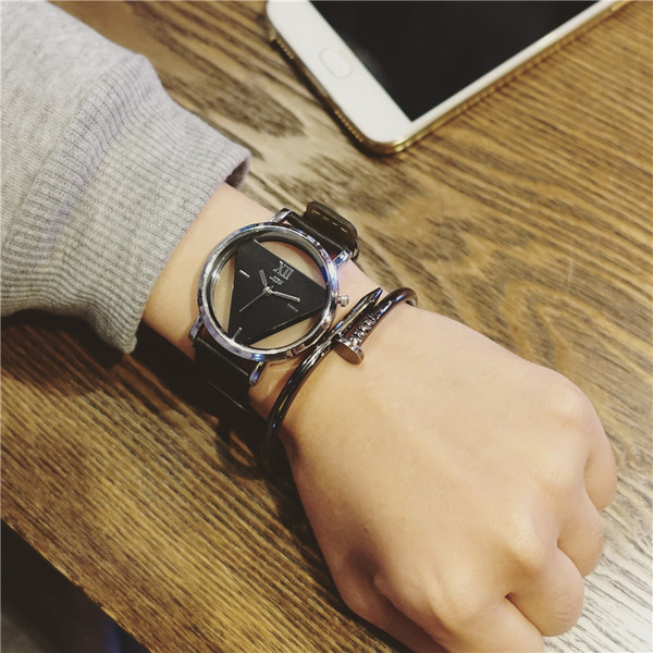 Σύγχρονα γυναικεία ρολόγια σε πολλές αποχρώσεις και σε δύο μοντέλα