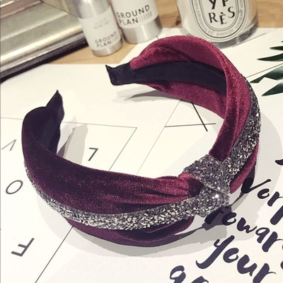 Стилна дамска лента за коса с лъскав ефект в няколко модела 