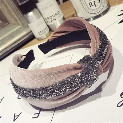 Стилна дамска лента за коса с лъскав ефект в няколко модела 