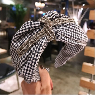 Стилна дамска лента за коса с лъскав ефект в няколко модела 