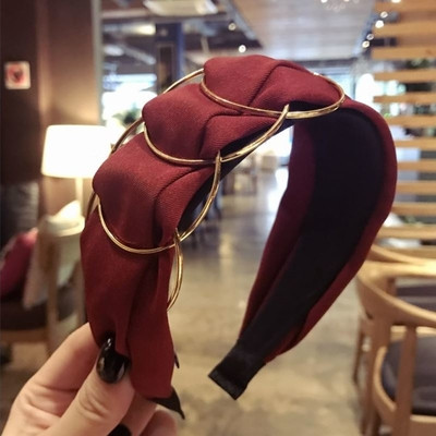 Стилна дамска лента за коса с лъскав ефект в няколко модела 