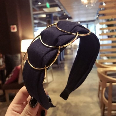 Стилна дамска лента за коса с лъскав ефект в няколко модела 