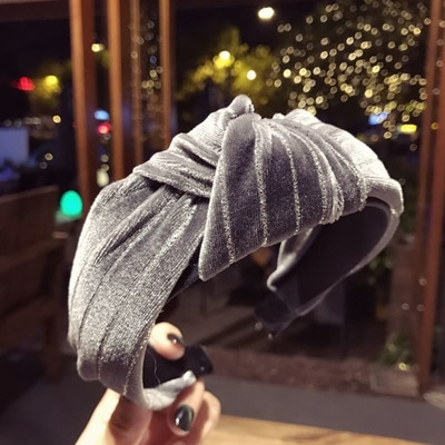 Стилна дамска лента за коса с лъскав ефект в няколко модела 