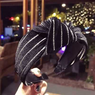 Стилна дамска лента за коса с лъскав ефект в няколко модела 