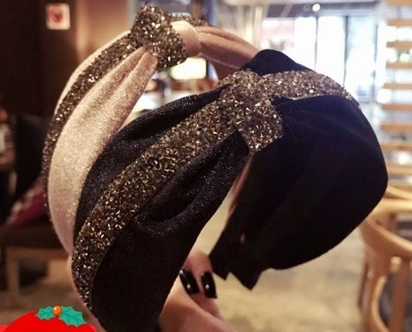 Стилна дамска лента за коса с лъскав ефект в няколко модела 