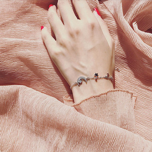 Γυναικείο βραχιόλι σε απαλό στυλ