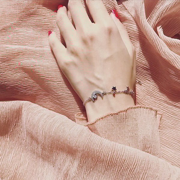 Γυναικείο βραχιόλι σε απαλό στυλ