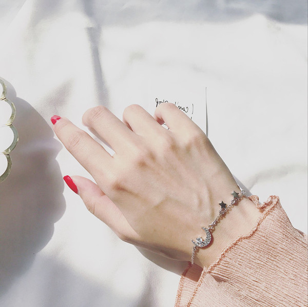 Γυναικείο βραχιόλι σε απαλό στυλ