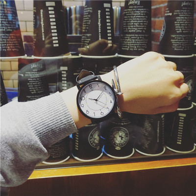 Καθημερινό ρολόι σε διάφορα χρώματα κατάλληλο για άνδρες και γυναίκες