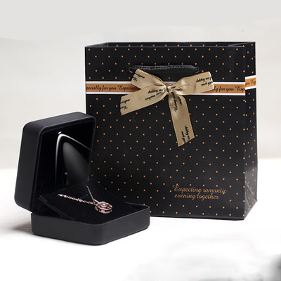 Μοντέρνο γυναικείο κολιέ  σε 2 χρώματα - ασημένια