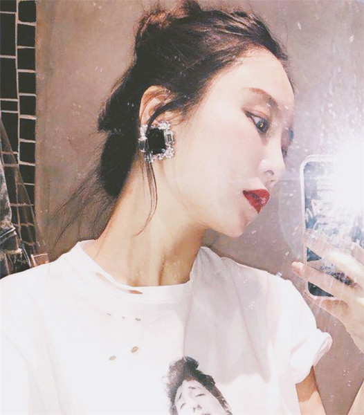 Cercei eleganti de dama cu pietre decorative in negru