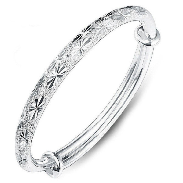 Brățară elegantă și delicată de damă într-un stil modern