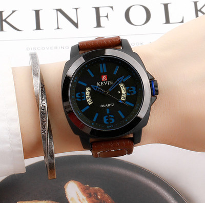 Модерен часовник в няколко цвята подходящ за мъже и жени