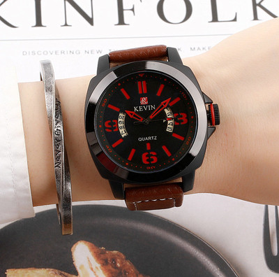 Модерен часовник в няколко цвята подходящ за мъже и жени