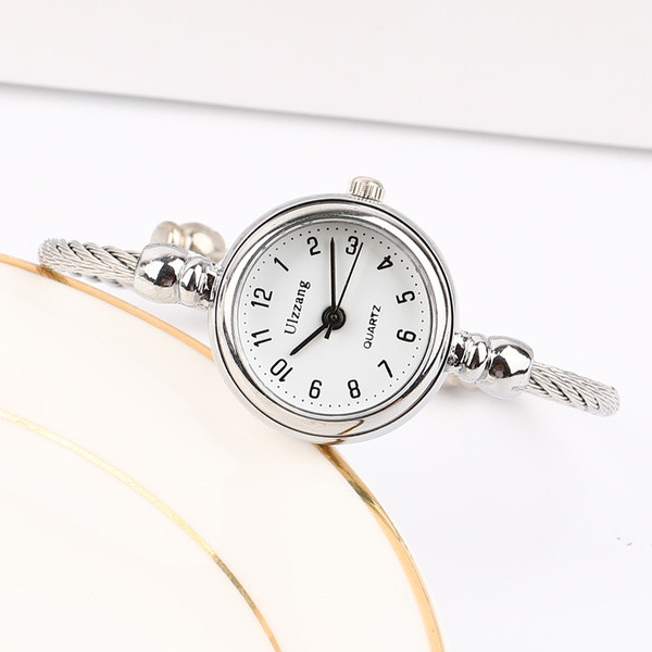 Ceas delicat de damă în patru culori