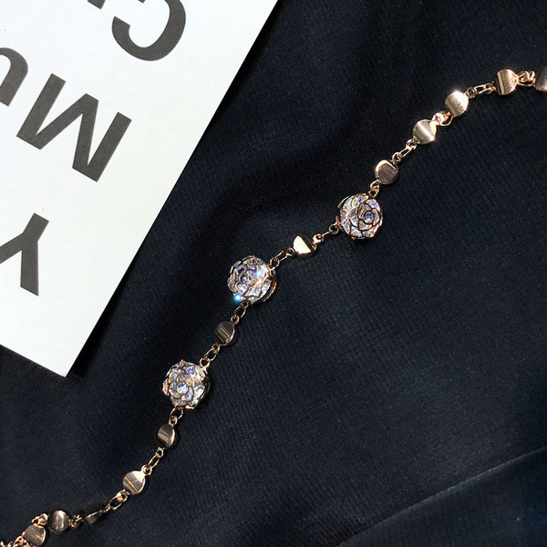 Bratara de dama cu trandafiri