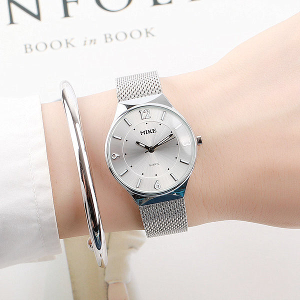 Дамски стилен часовник с нежна верижка