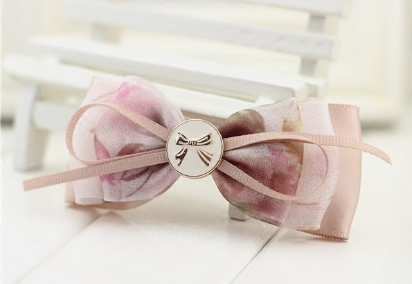 Panglică de păr pentru femei moderne