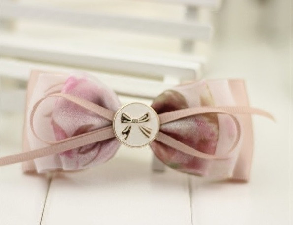 Panglică de păr pentru femei moderne