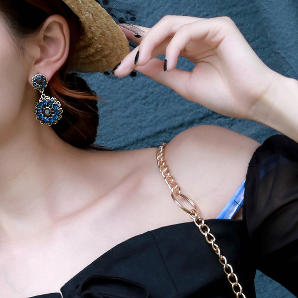 Cercei de dama cu pietre decorative albastre