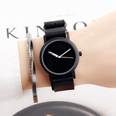 Ceas simplu de damă în alb și negru cu curea din piele artificială