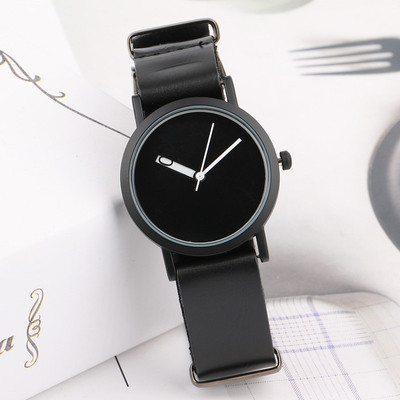 Ceas simplu de damă în alb și negru cu curea din piele artificială