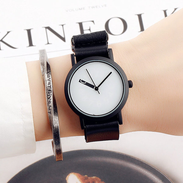 Ceas simplu de damă în alb și negru cu curea din piele artificială