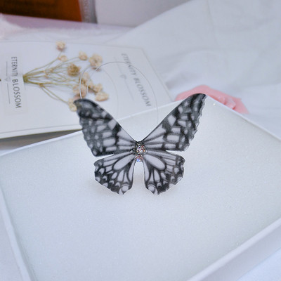 Κομψό γυναικείο κολιέ με λεπτή αλυσίδα - Πεταλούδα
