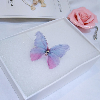 Κομψό γυναικείο κολιέ με λεπτή αλυσίδα - Πεταλούδα