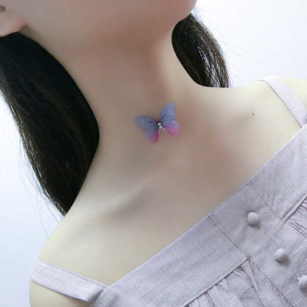 Κομψό γυναικείο κολιέ με λεπτή αλυσίδα - Πεταλούδα