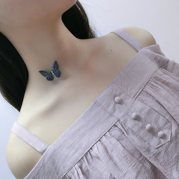 Κομψό γυναικείο κολιέ με λεπτή αλυσίδα - Πεταλούδα