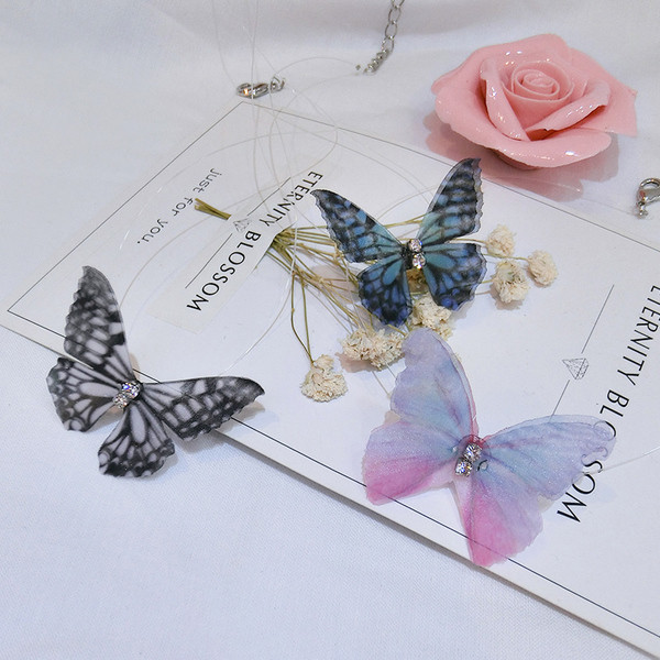 Κομψό γυναικείο κολιέ με λεπτή αλυσίδα - Πεταλούδα