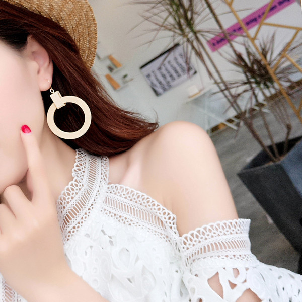 Cercei dama in alb si bej - doua modele