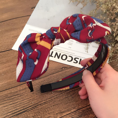 Κομψή διάδημα γυναικών με κορδέλα σε διάφορα χρώματα