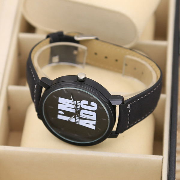 Ceas zilnic în două culori potrivit pentru bărbați și femei