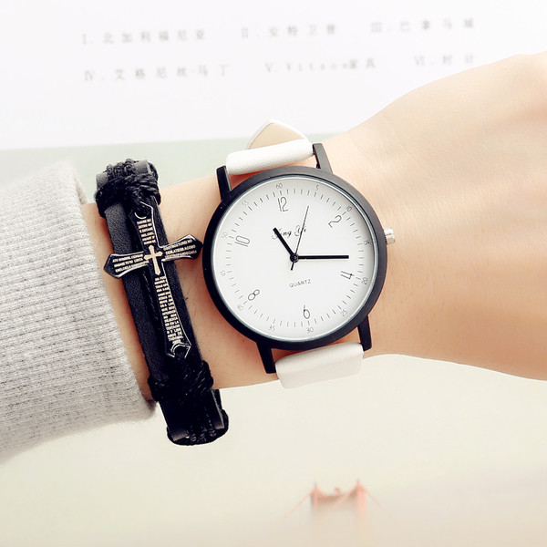 Ceas modern de dama cu curea din imitatie de piele