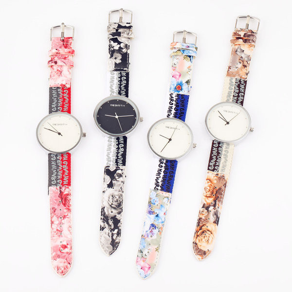 Ceas simplu de damă cu curea colorată cu inscripție