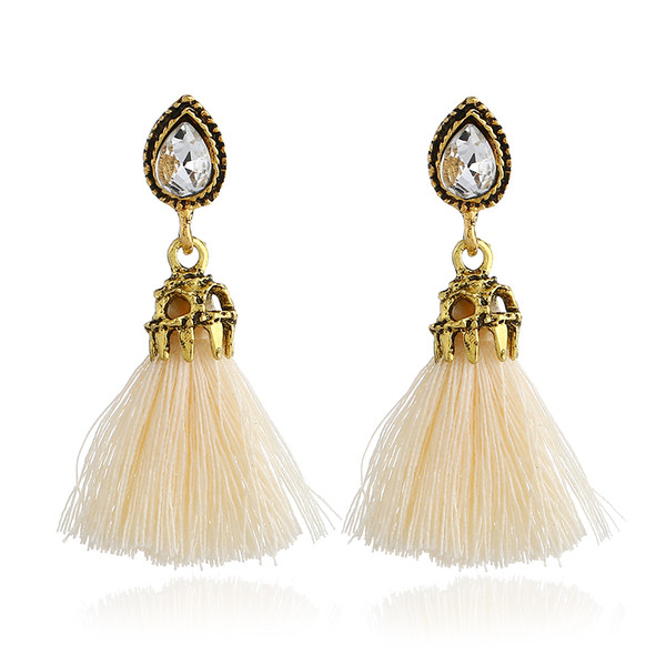 Γυναικεία σκουλαρίκια σε διάφορα χρώματα