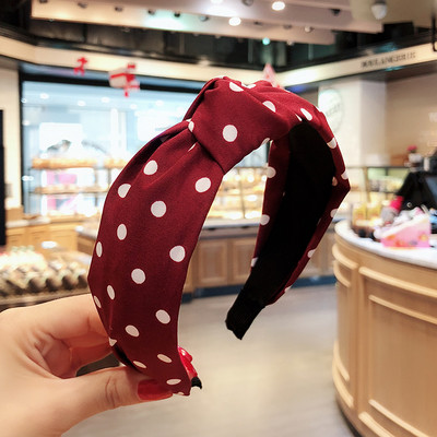 Banda de păr pentru femei moderne