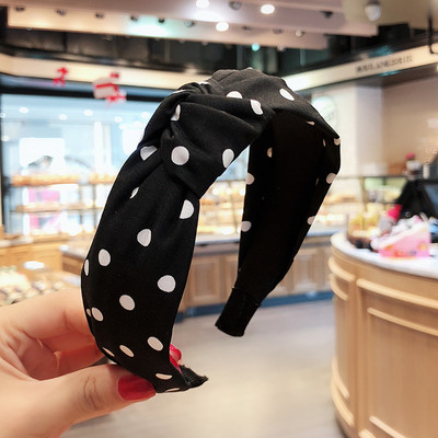 Banda de păr pentru femei moderne