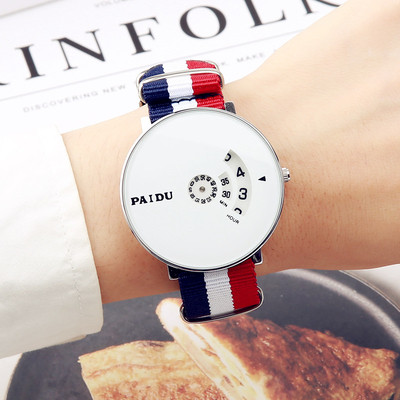 Ceas elegant de dama cu un cadran interesant