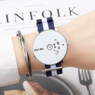 Ceas elegant de dama cu un cadran interesant