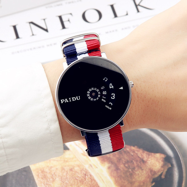 Ceas elegant de dama cu un cadran interesant