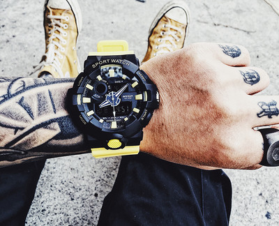 Ανδρικό ρολόι σε διάφορα χρώματα