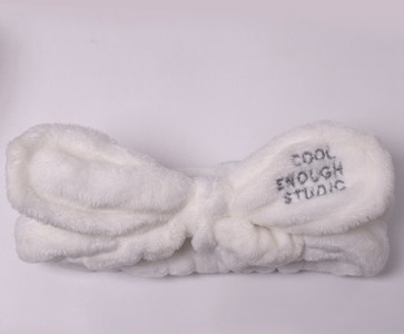 Κομψό  ούγχρονο γυναικείο αξεσουάρ μαλλιών σε διάφορα χρώματα με τρισδιάστατο στοιχείο σε διάφορα χρώματα